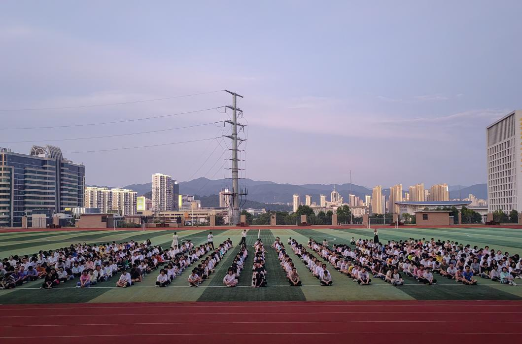 少年逐梦新征程奋劲扬帆向未来龙岩一中锦山学校举行2026届高一新生